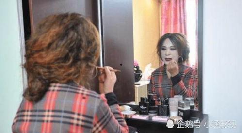 红大爷男扮女装视频无删减,一场跨越性别的时尚秀